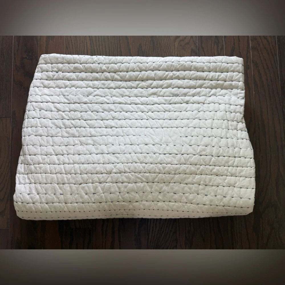 Serena & Lily Twin White Quilt Hand Stitched Blue Channeling Thread 68x86